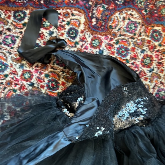 Beautiful tulle and sequins one shoulder dres - Picture 3 of 6